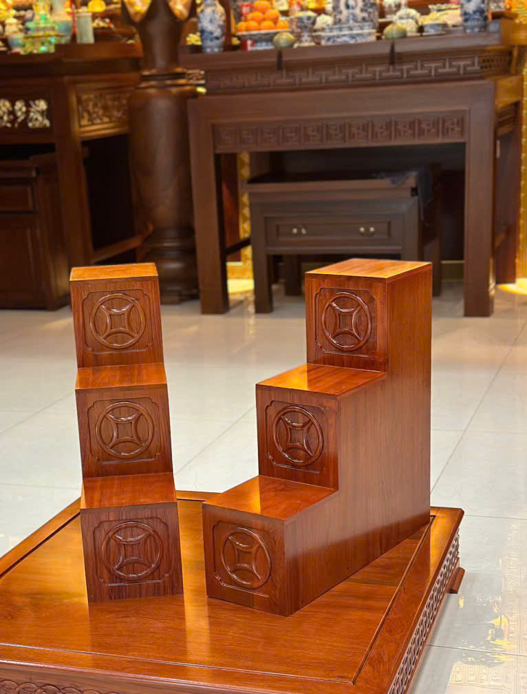 Tam Cấp Bàn Thờ Thần Tài