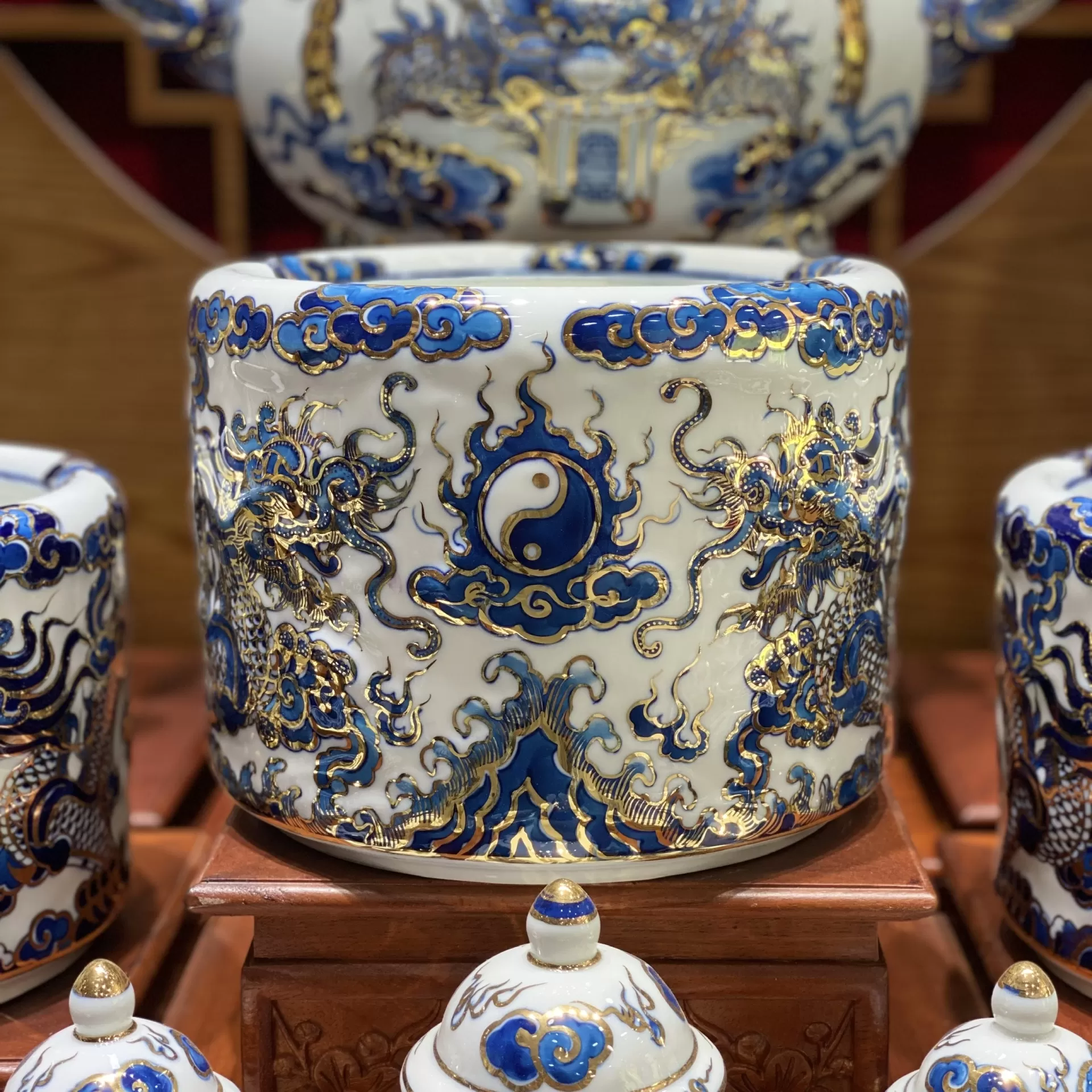 Bát Hương Rồng Nổi Vàng Kim Men Lam