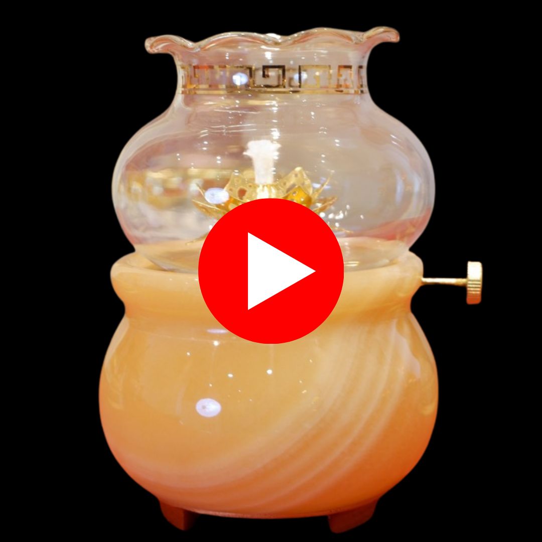 Đèn Dầu Ngọc Viền Đồng – Ánh Sáng Linh Thiêng & Biểu Tượng Phúc Lành