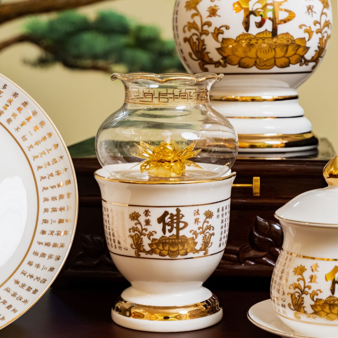 Đèn dầu thờ cúng màu trắng