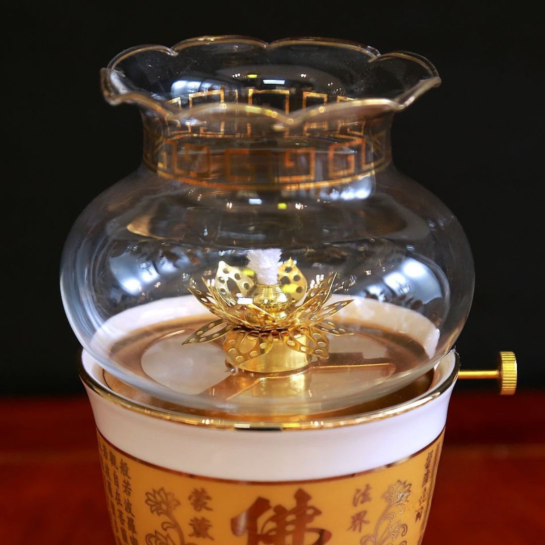 Đèn thờ chữ Phật linh thiêng
