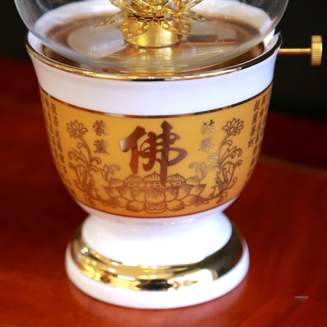 Đèn dầu phong thủy màu vàng