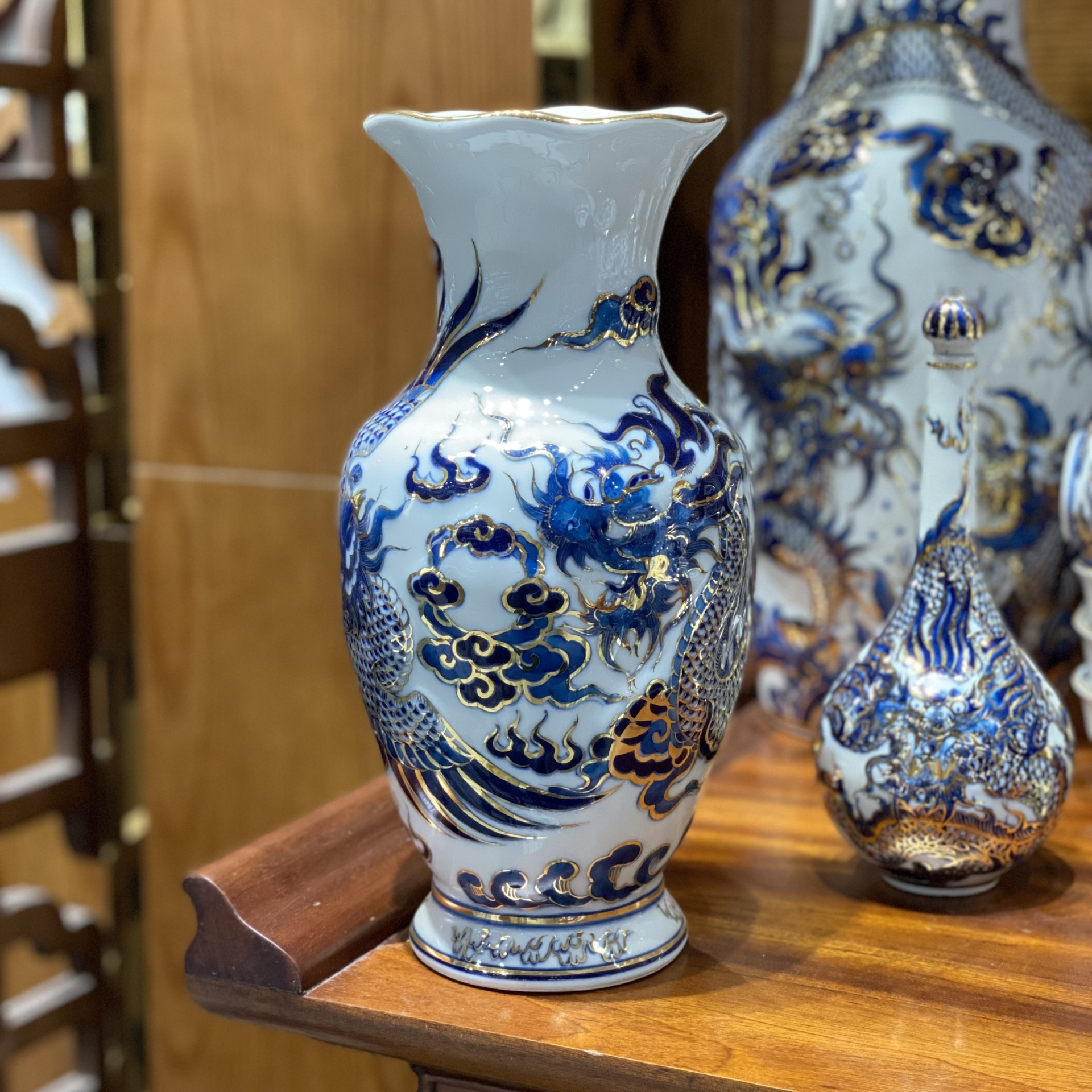 Bộ Đồ Thờ Ngũ Long Nổi – Men Lam Vàng Kim | Bảo Hộ Linh Thiêng – Vượng Khí Trường Tồn