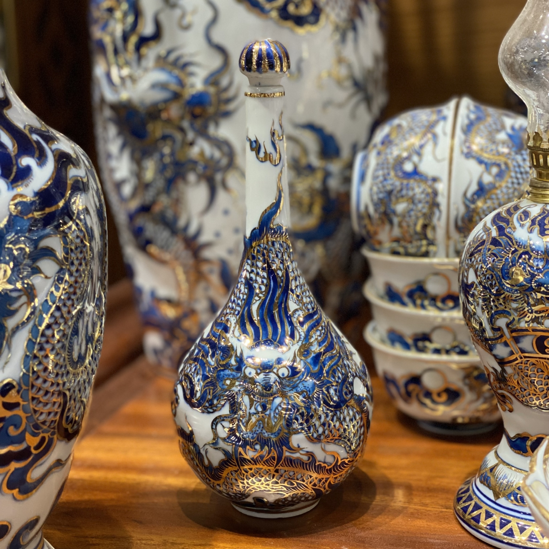 Bộ Đồ Thờ Ngũ Long Nổi – Men Lam Vàng Kim | Bảo Hộ Linh Thiêng – Vượng Khí Trường Tồn