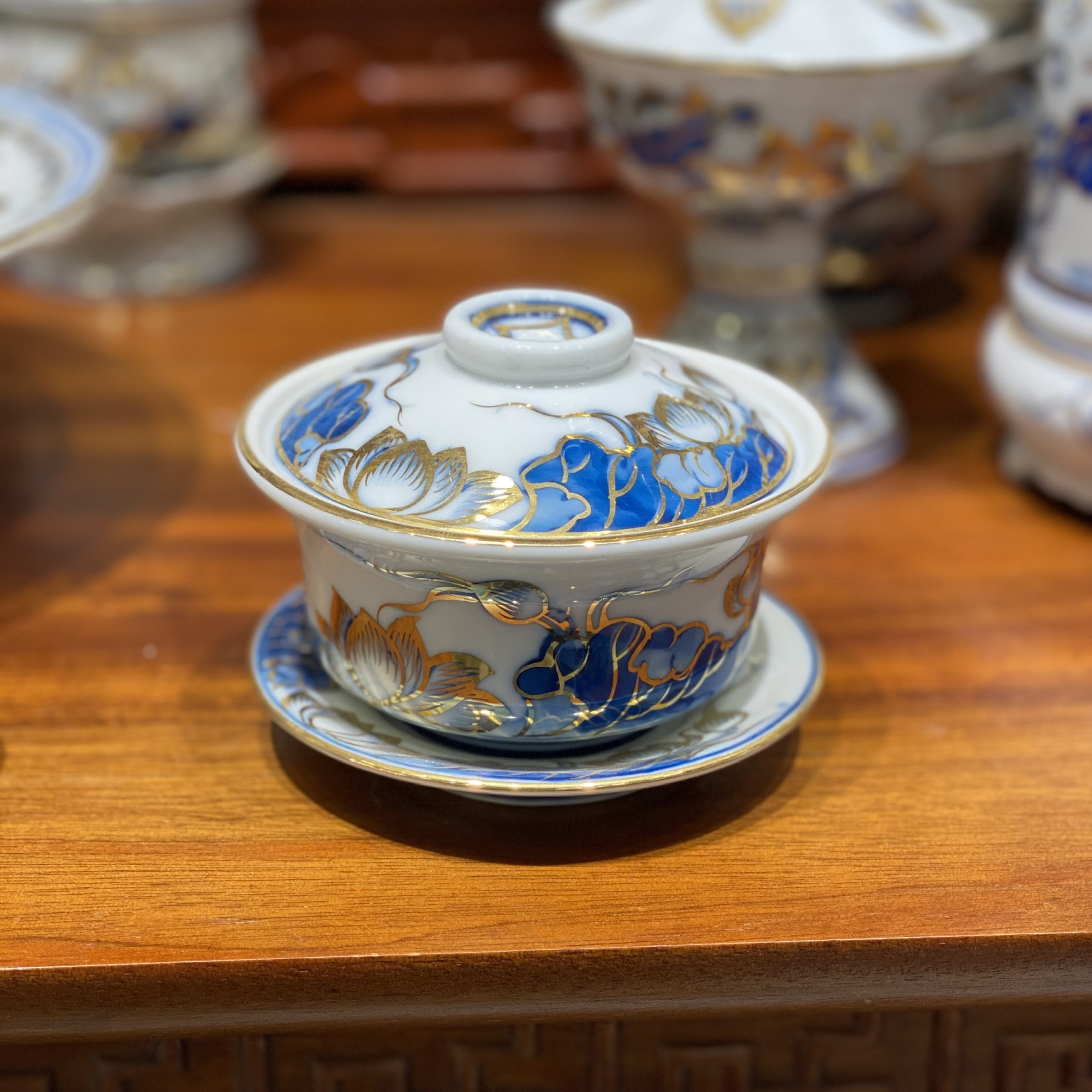 Bộ Đồ Thờ Phú Quý Vàng Kim Men Lam – Vẻ Đẹp Trang Nghiêm, Tụ Lộc Hưng Gia