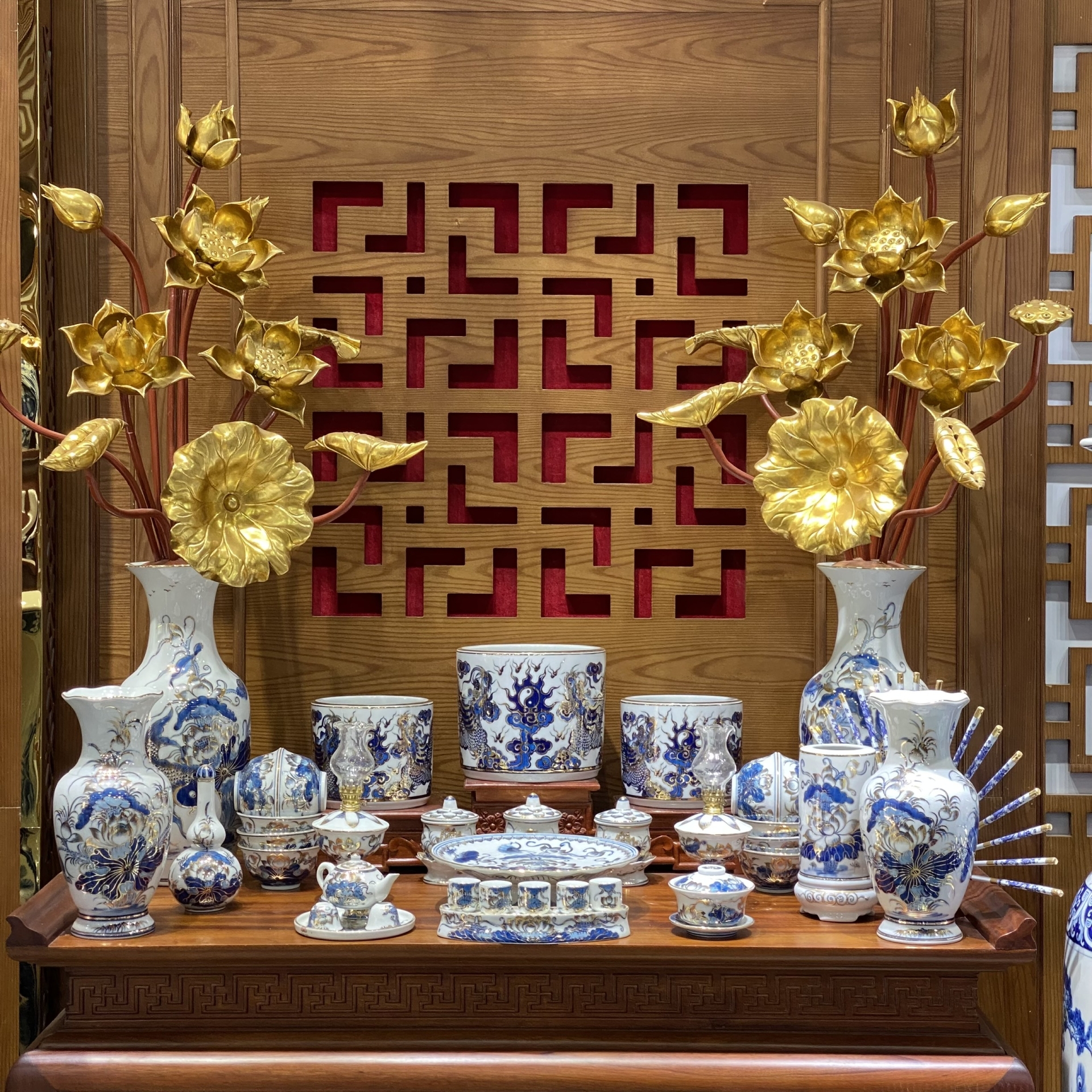 Bộ Đồ Thờ Phú Quý Vàng Kim Men Lam – Vẻ Đẹp Trang Nghiêm, Tụ Lộc Hưng Gia