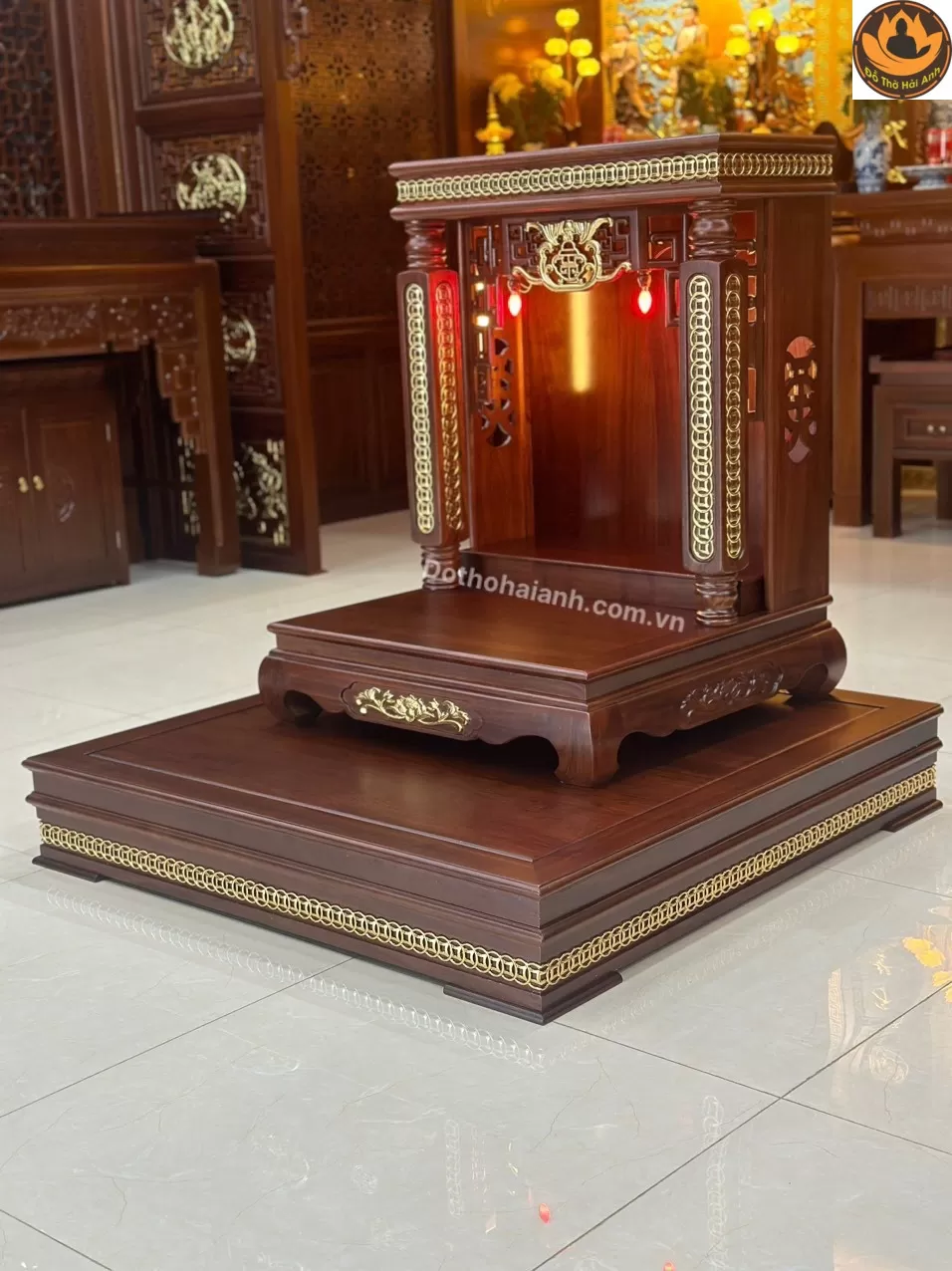 Ban Thờ Thần Tài Mái Bằng Cột Xu Gỗ Hương Dát Vàng