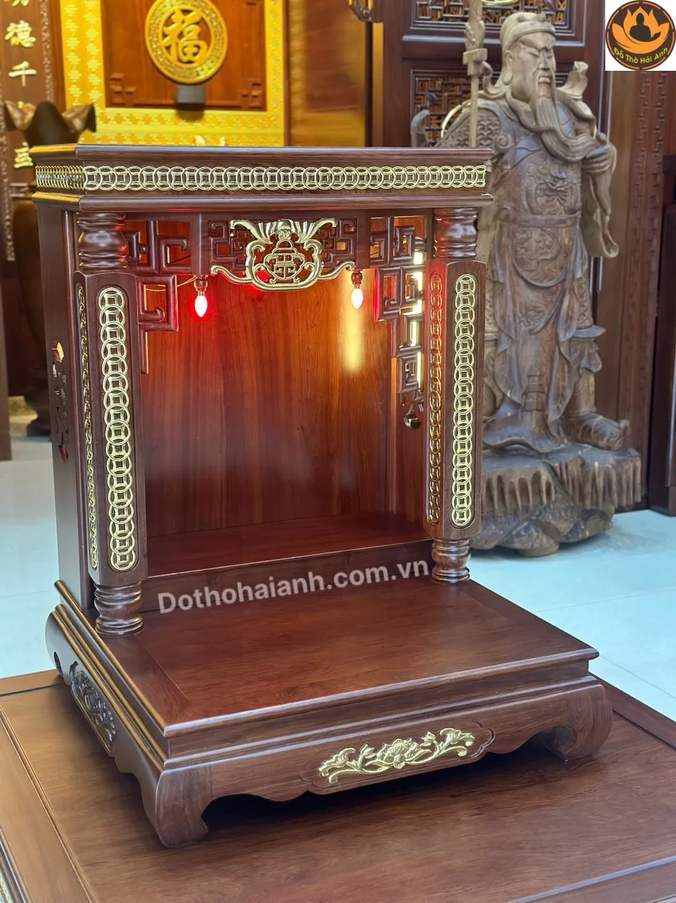 Ban Thờ Thần Tài Mái Bằng Cột Xu Gỗ Hương Dát Vàng
