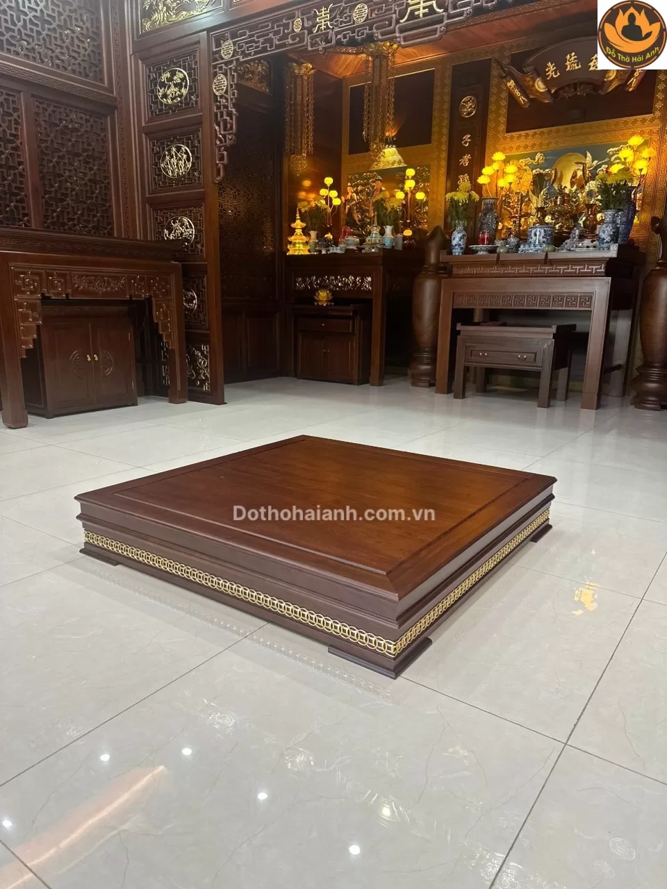 Ban Thờ Thần Tài Mái Bằng Cột Xu Gỗ Hương Dát Vàng