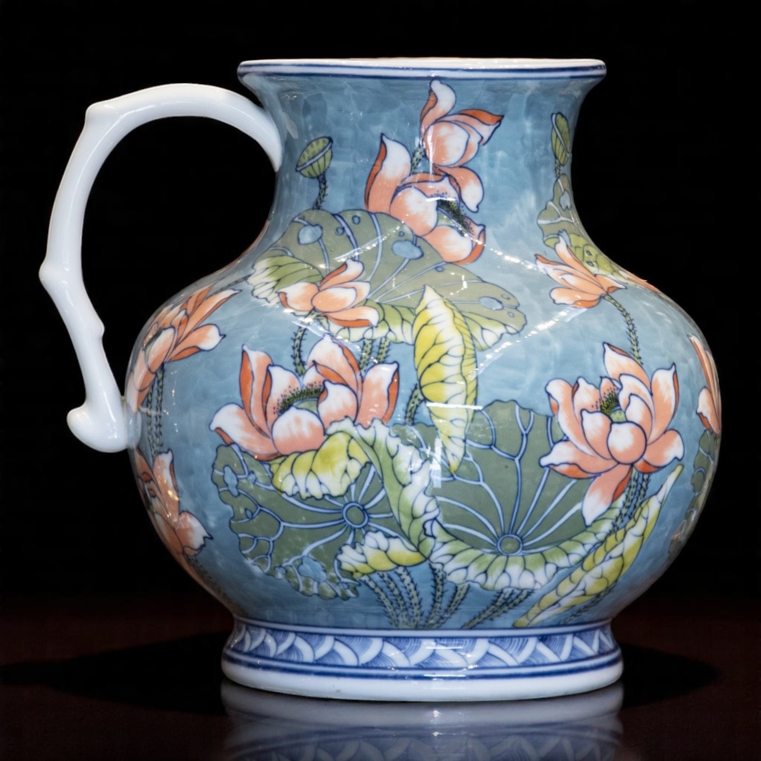 Bình gốm xanh họa tiết hoa sen