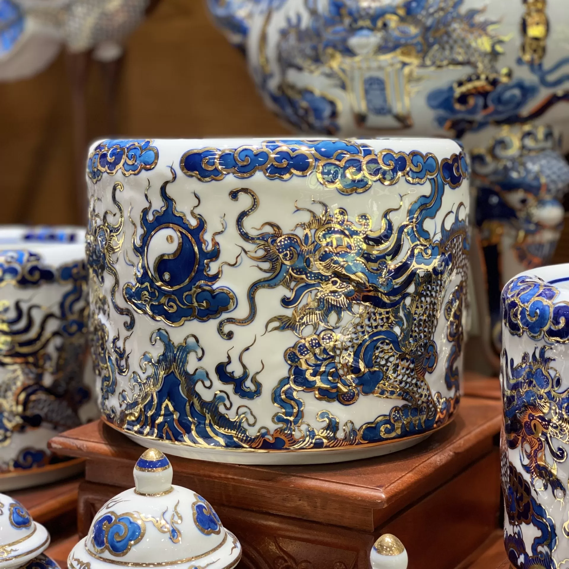 Bát Hương Rồng Nổi Vàng Kim Men Lam