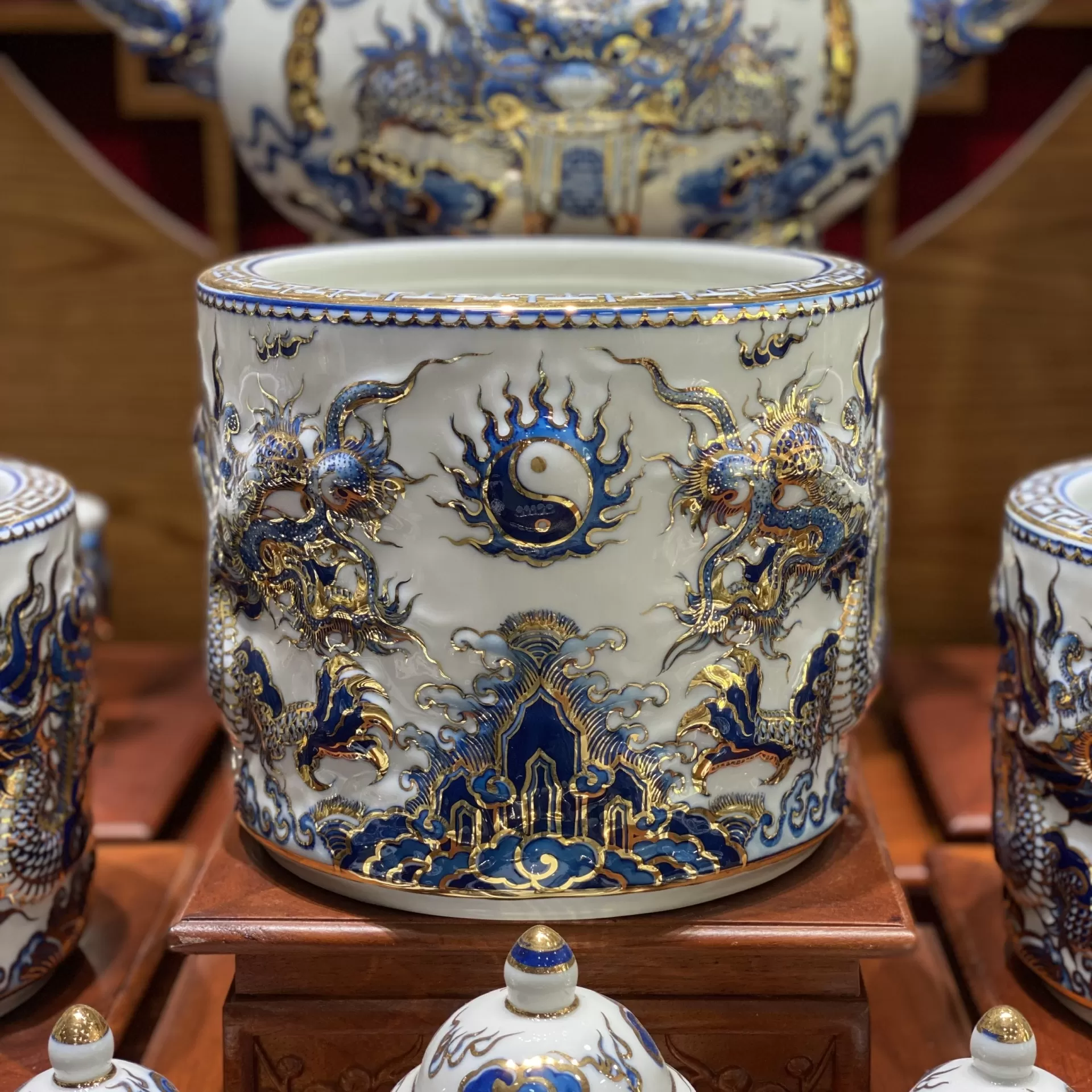 Bát Hương Nổi Tài Vượng Vàng Kim Men Lam