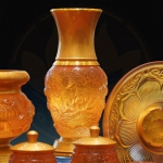 Bộ Đồ Thờ Lưu Ly Vàng Đỏ Hoa Sen Hổ Phách Cao Cấp – Tôn Nghiêm Không Gian Thờ Tự