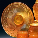 Bộ Đồ Thờ Lưu Ly Vàng Đỏ Hoa Sen Hổ Phách Cao Cấp – Tôn Nghiêm Không Gian Thờ Tự