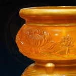 Bộ Đồ Thờ Lưu Ly Vàng Đỏ Hoa Sen Hổ Phách Cao Cấp – Tôn Nghiêm Không Gian Thờ Tự