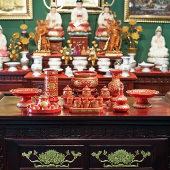 Bộ Đồ Thờ Gấm Đỏ Hoa Sen Cao Cấp Nhập Khẩu – Sang Trọng, Thu Hút Tài Lộc