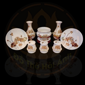 Bộ Đồ Thờ Sứ Sen Vàng Nổi – Nghệ Thuật Thờ Cúng Đỉnh Cao Nhập Khẩu Đài Loan