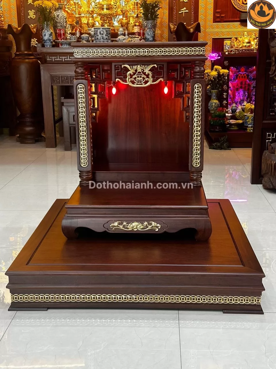 Ban Thờ Thần Tài Mái Bằng Cột Xu Gỗ Hương Dát Vàng