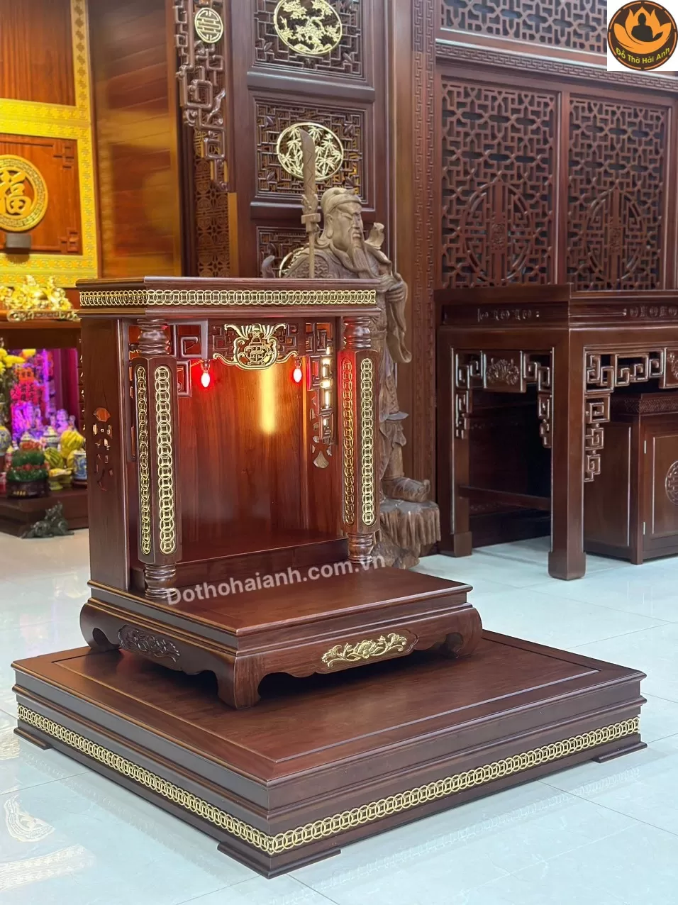 Ban Thờ Thần Tài Mái Bằng Cột Xu Gỗ Hương Dát Vàng
