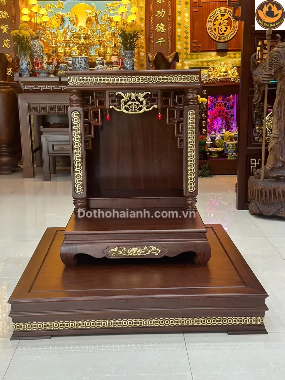 Ban Thờ Thần Tài Mái Bằng Cột Xu Gỗ Hương Dát Vàng