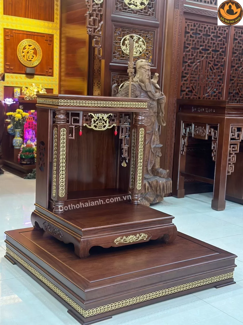 Ban Thờ Thần Tài Mái Bằng Cột Xu Gỗ Hương Dát Vàng