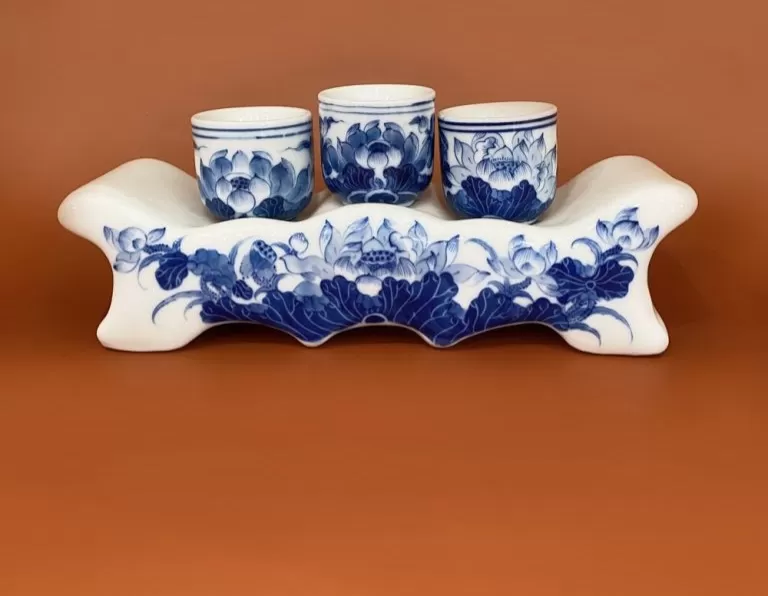 Kỷ Ngai Sen Phú Qúy Men Lam