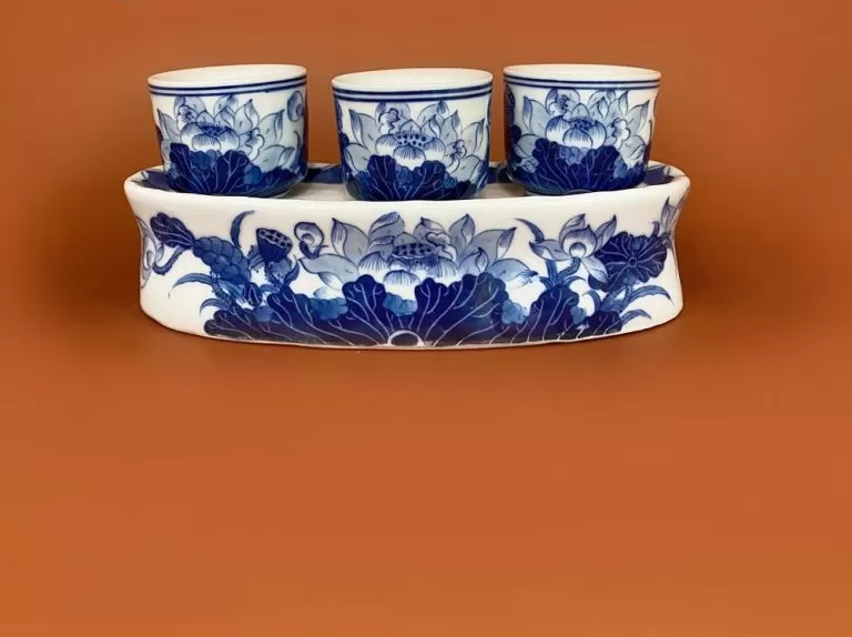 Kỷ Cong Sen Phú Qúy Men Lam