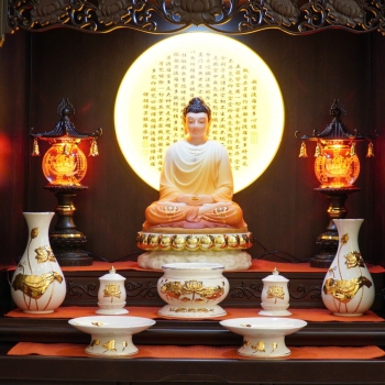 Tôn Tượng Bổn Sư Thích Ca Mâu Ni tọa thiền vẽ gấm đá thạch anh 8201 - Đỏ cam - 19