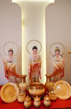 Tượng Tây Phương Tam Thánh đứng đài sen đá thạch anh 1601 đỏ trắng đế xám