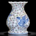 Bình gốm họa tiết chim sẻ bay giữa ngàn hoa nở rộ