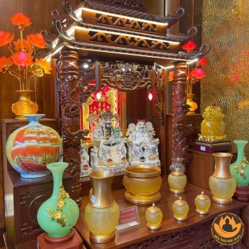 Đồ Thờ Thần Tài 2026: Cách Chọn Chuẩn Phong Thủy, Bày Đúng Lộc Vào Nhà Và 9 Sai Lầm Cần Tránh