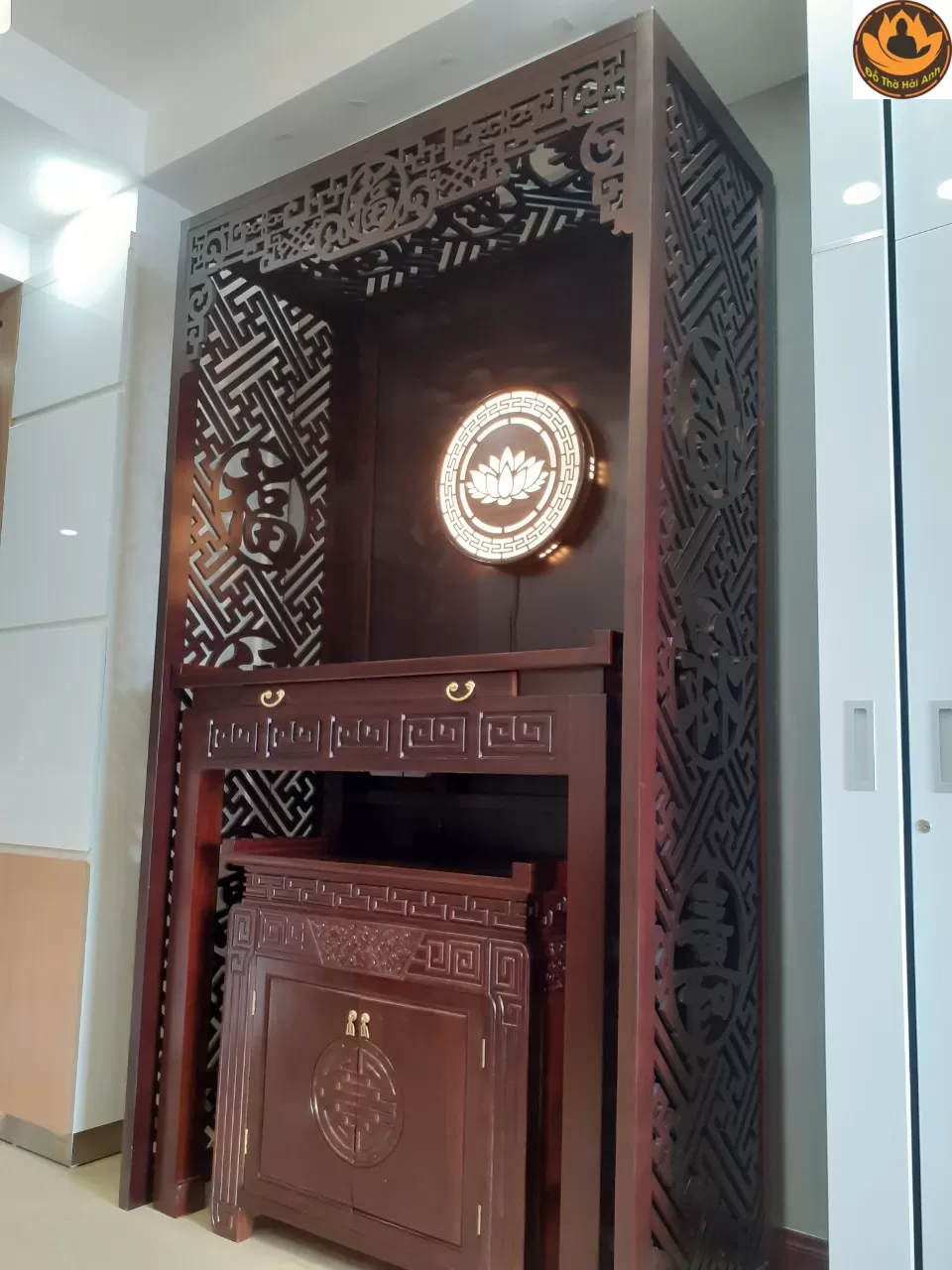Vách Ngăn Bàn Thờ Chung Cư Chữ Vạn 